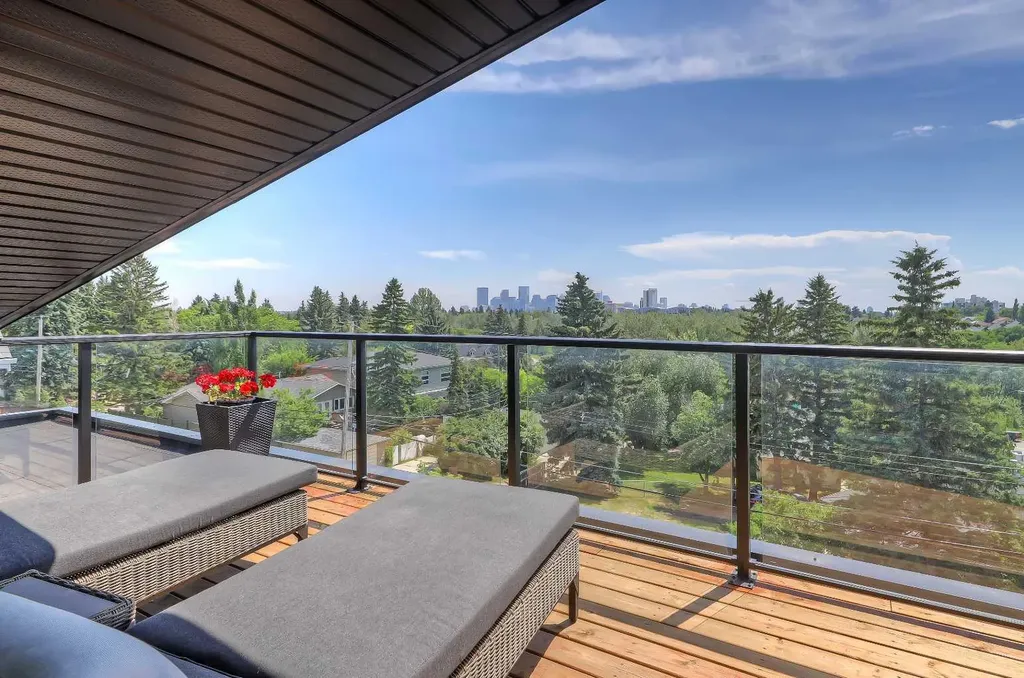 159 Rosery Drive NW Calgary AB T2K 1L8