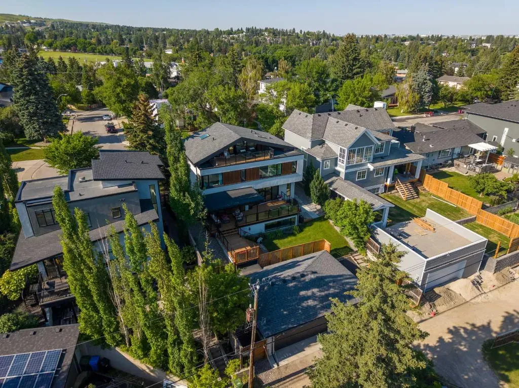 159 Rosery Drive NW Calgary AB T2K 1L8
