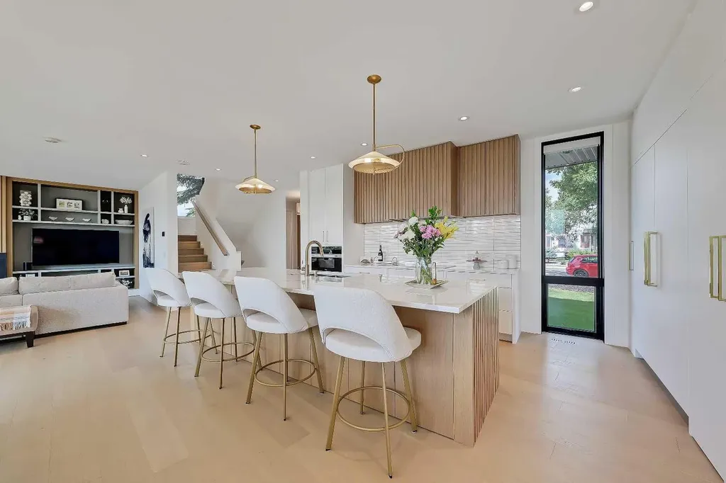 159 Rosery Drive NW Calgary AB T2K 1L8