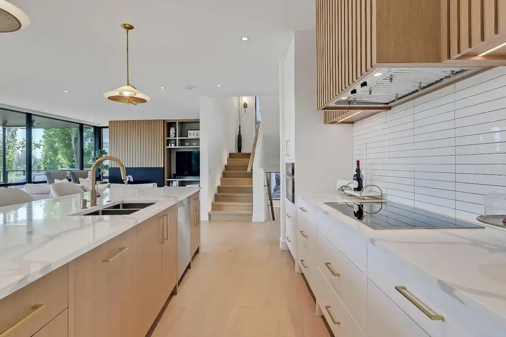 159 Rosery Drive NW Calgary AB T2K 1L8