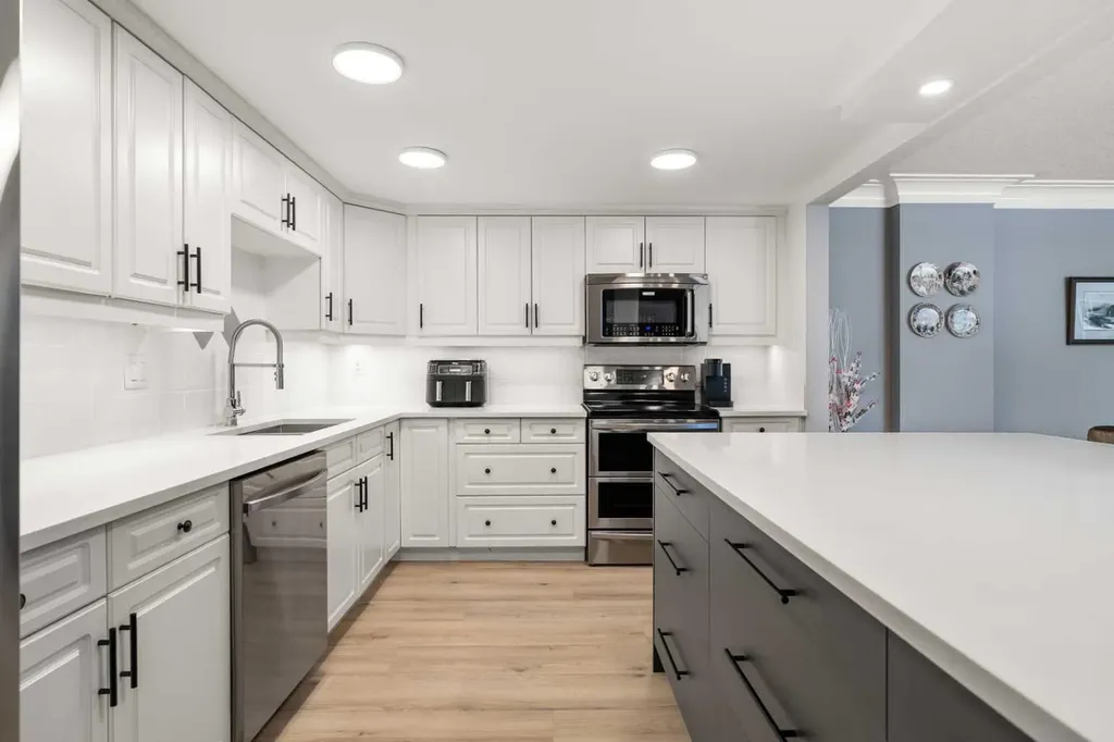 2425 90 Avenue SW Calgary AB T2V4X8