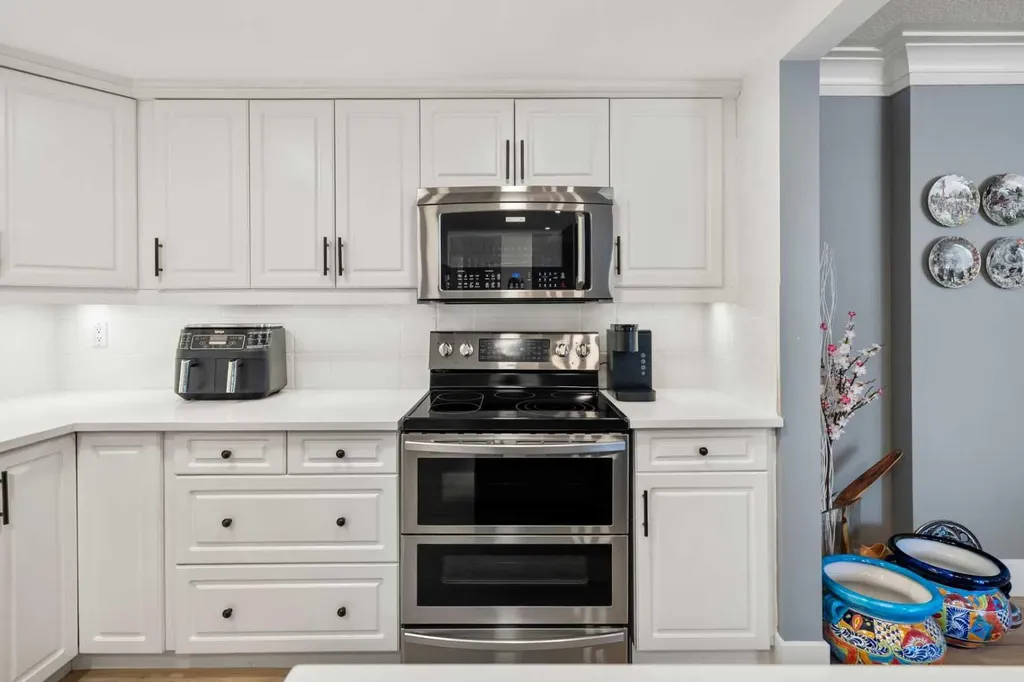 2425 90 Avenue SW Calgary AB T2V4X8