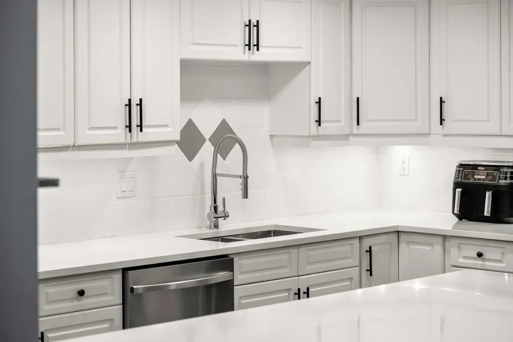 2425 90 Avenue SW Calgary AB T2V4X8