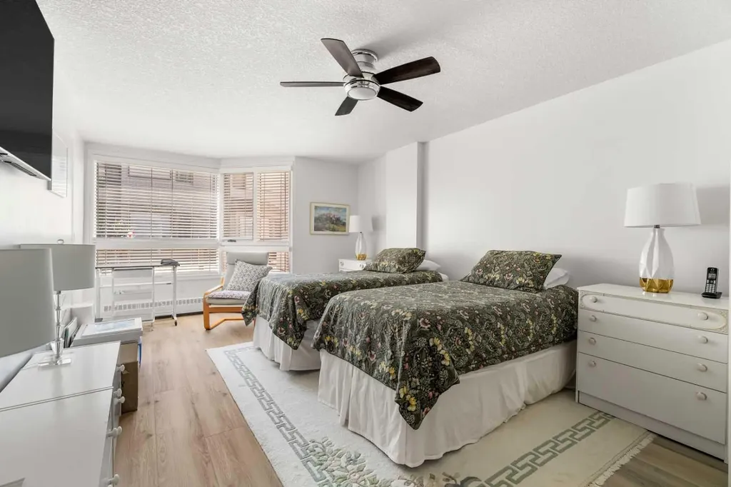2425 90 Avenue SW Calgary AB T2V4X8