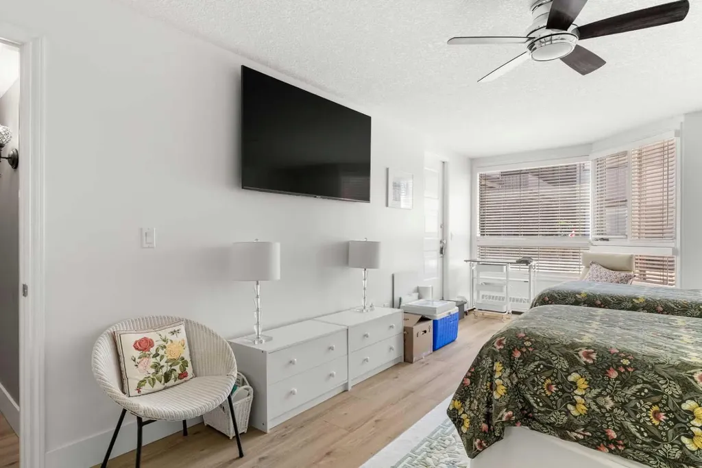 2425 90 Avenue SW Calgary AB T2V4X8