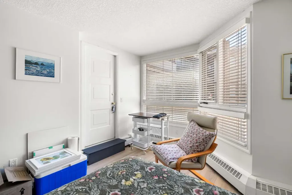 2425 90 Avenue SW Calgary AB T2V4X8