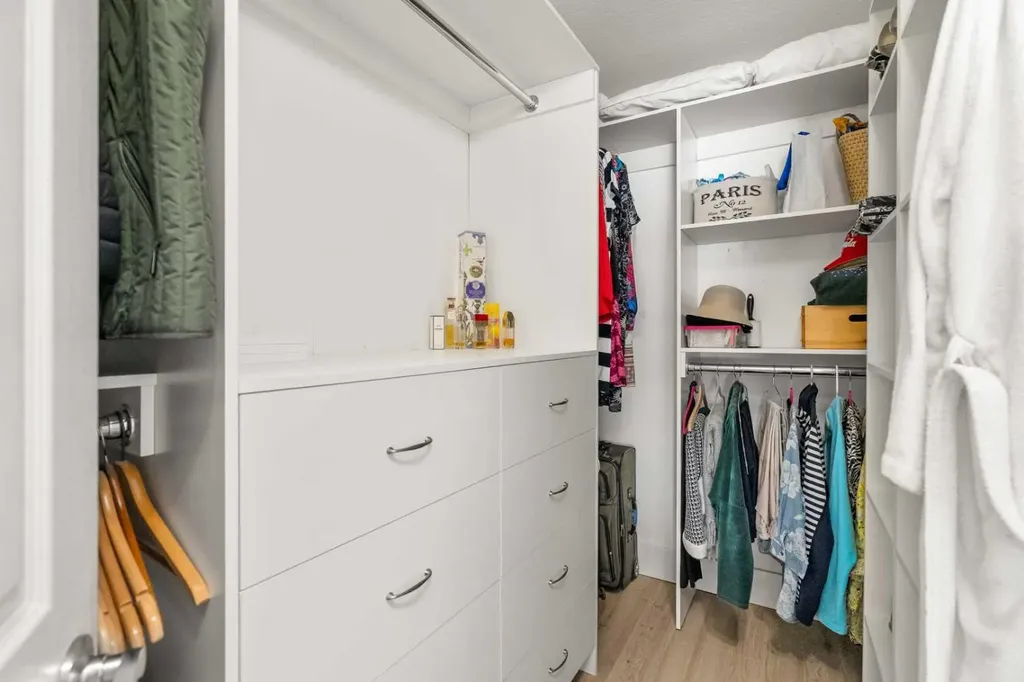 2425 90 Avenue SW Calgary AB T2V4X8