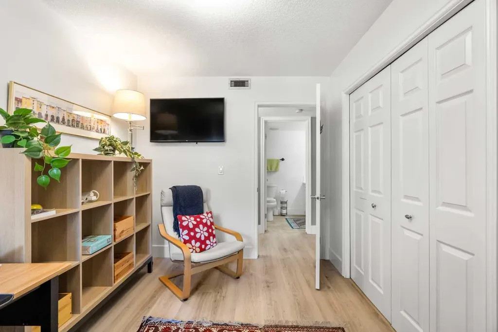 2425 90 Avenue SW Calgary AB T2V4X8