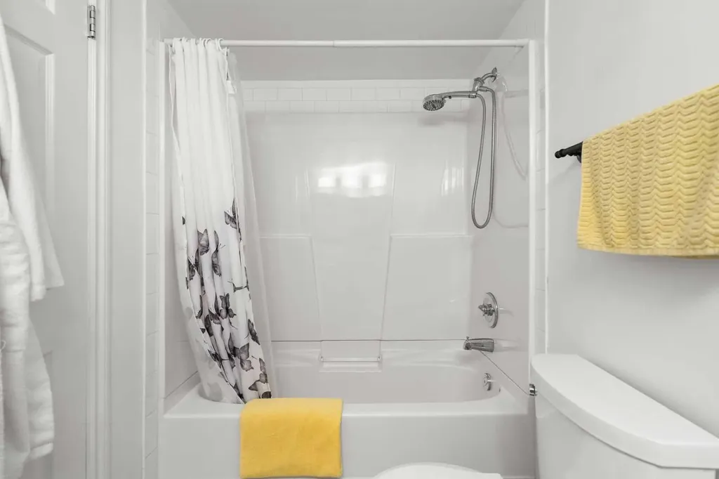 2425 90 Avenue SW Calgary AB T2V4X8