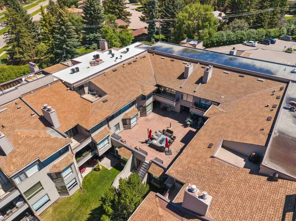 2425 90 Avenue SW Calgary AB T2V4X8
