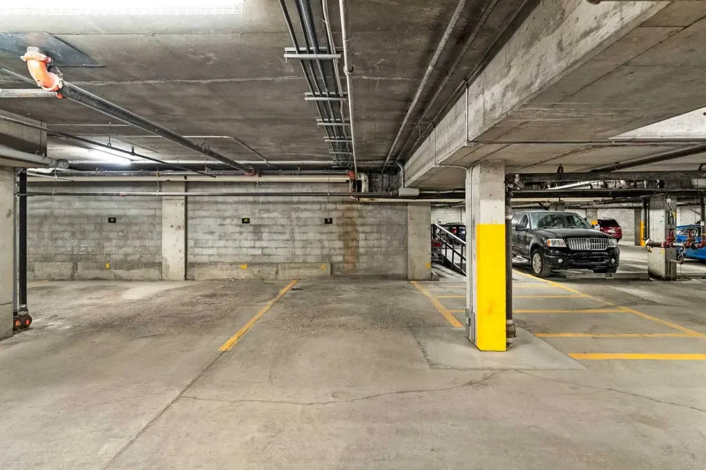 2425 90 Avenue SW Calgary AB T2V4X8