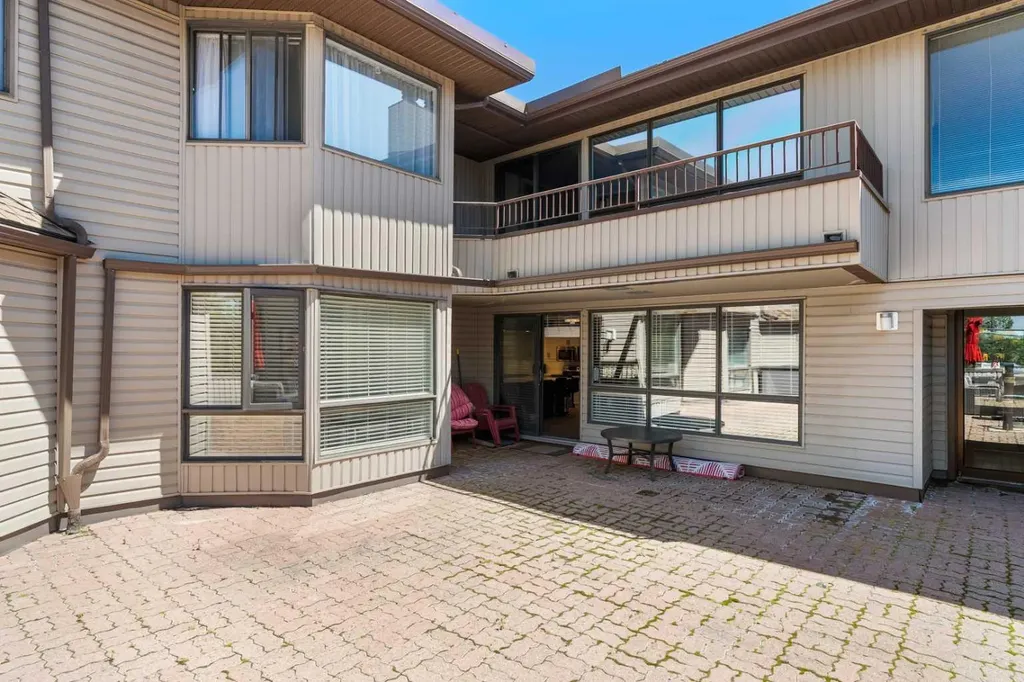 2425 90 Avenue SW Calgary AB T2V4X8
