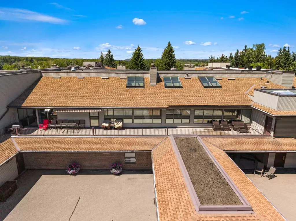 2425 90 Avenue SW Calgary AB T2V4X8
