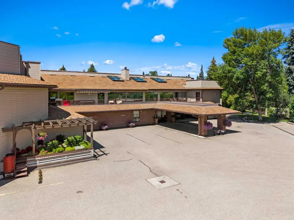 2425 90 Avenue SW Calgary AB T2V4X8