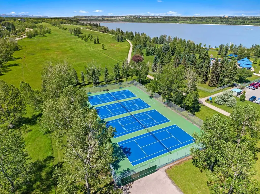 2425 90 Avenue SW Calgary AB T2V4X8