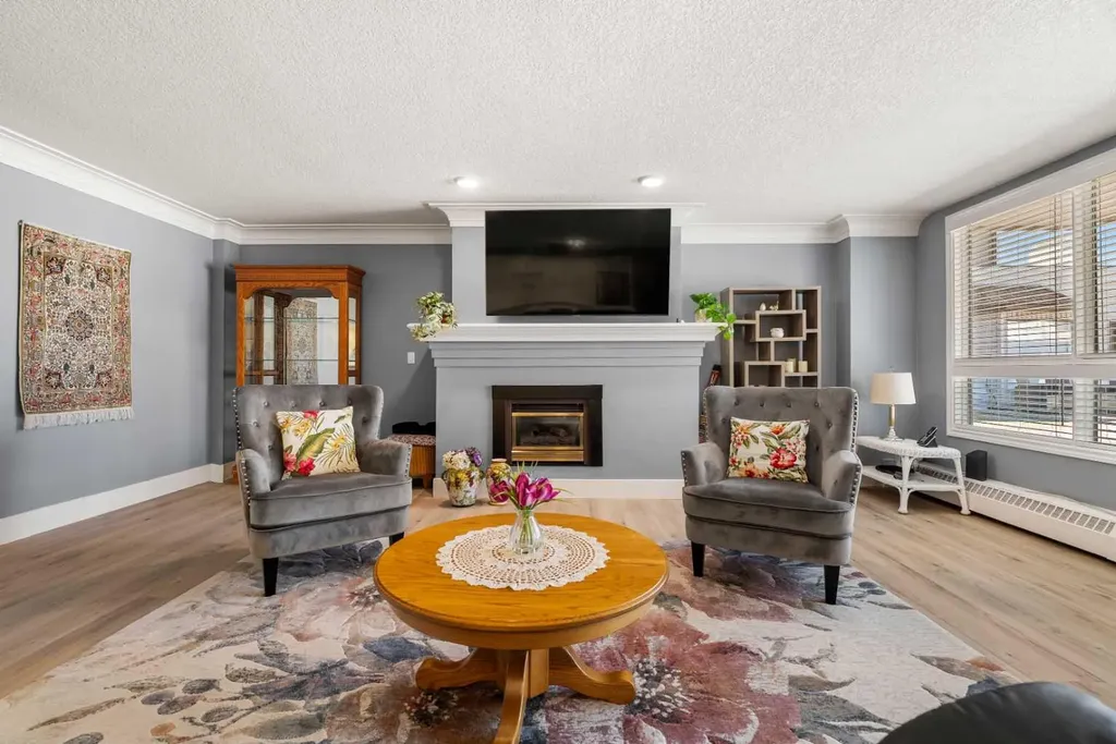 2425 90 Avenue SW Calgary AB T2V4X8