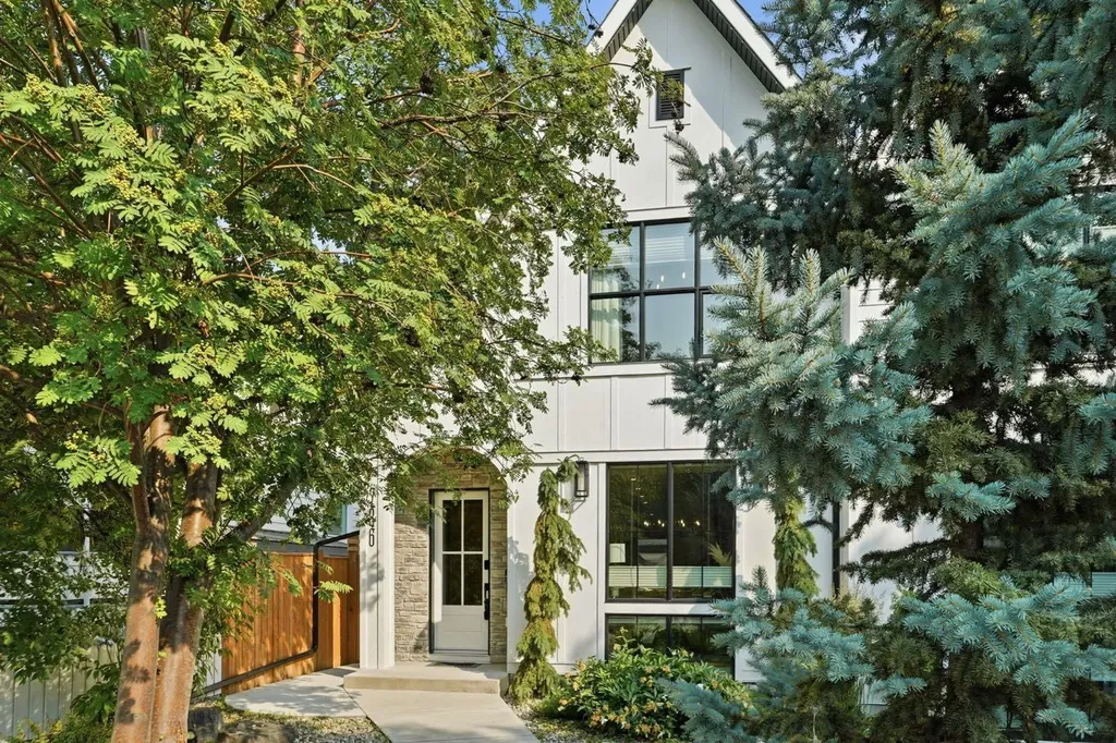 736 35 Street NW Calgary AB T2N 2Z5