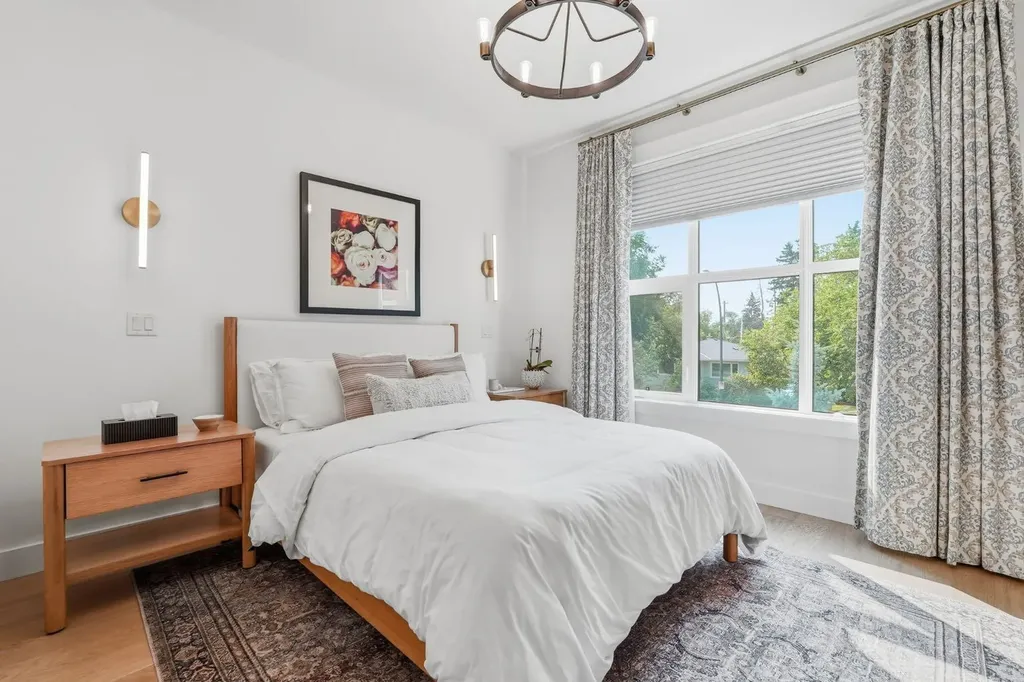 736 35 Street NW Calgary AB T2N 2Z5