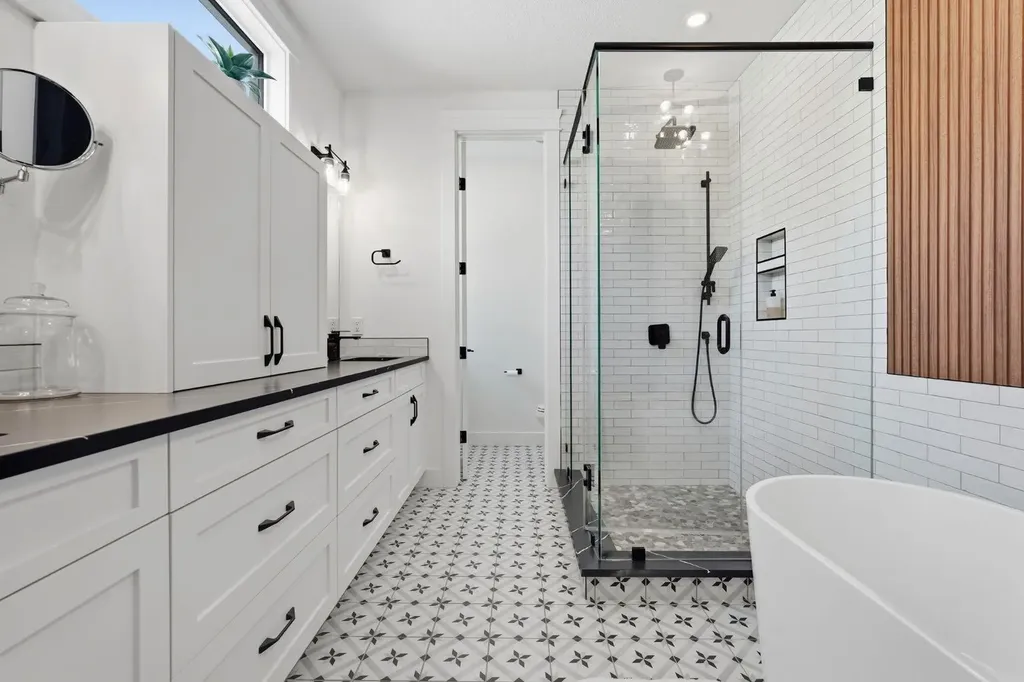 736 35 Street NW Calgary AB T2N 2Z5
