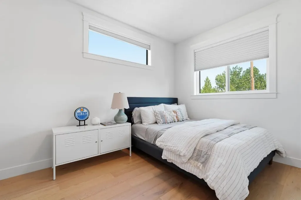 736 35 Street NW Calgary AB T2N 2Z5