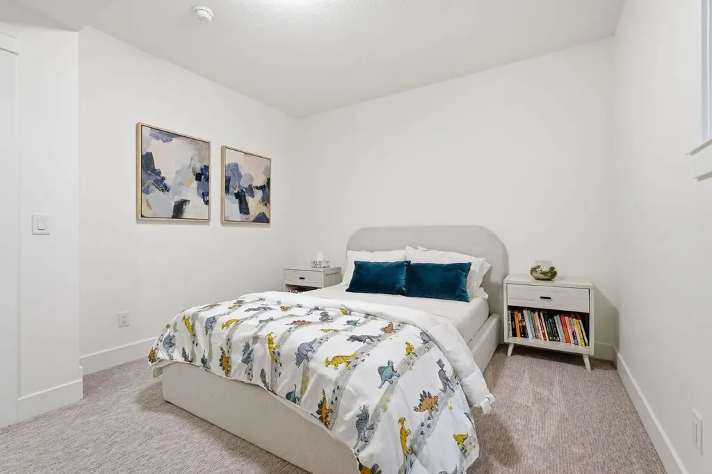 736 35 Street NW Calgary AB T2N 2Z5