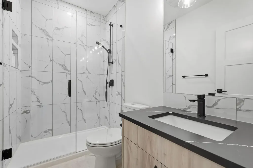 736 35 Street NW Calgary AB T2N 2Z5
