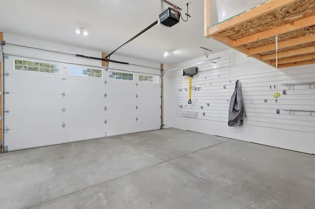 736 35 Street NW Calgary AB T2N 2Z5