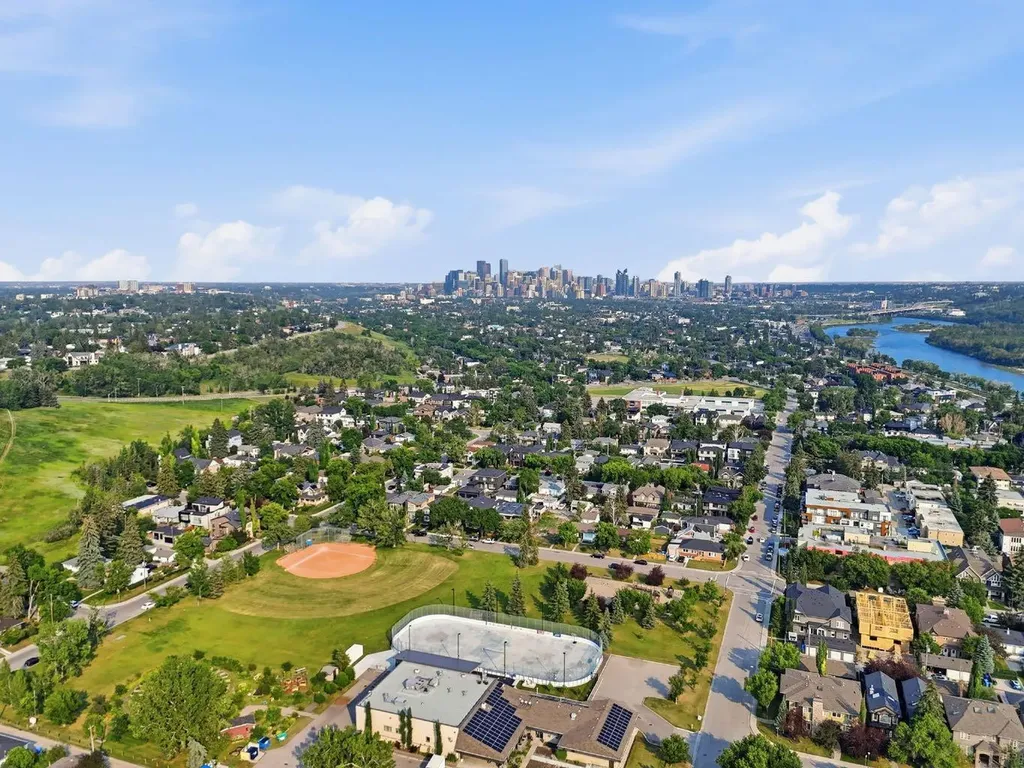 736 35 Street NW Calgary AB T2N 2Z5