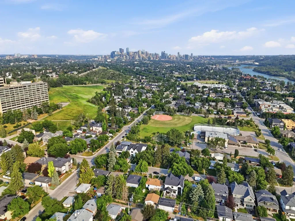 736 35 Street NW Calgary AB T2N 2Z5
