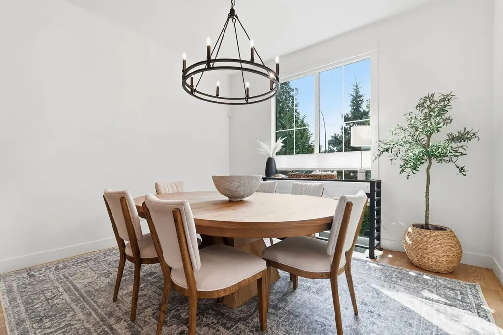 736 35 Street NW Calgary AB T2N 2Z5