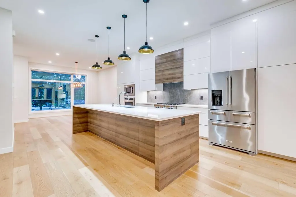 2039 44 Avenue SW Calgary AB T2T 2N9