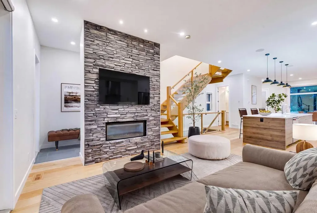 2039 44 Avenue SW Calgary AB T2T 2N9