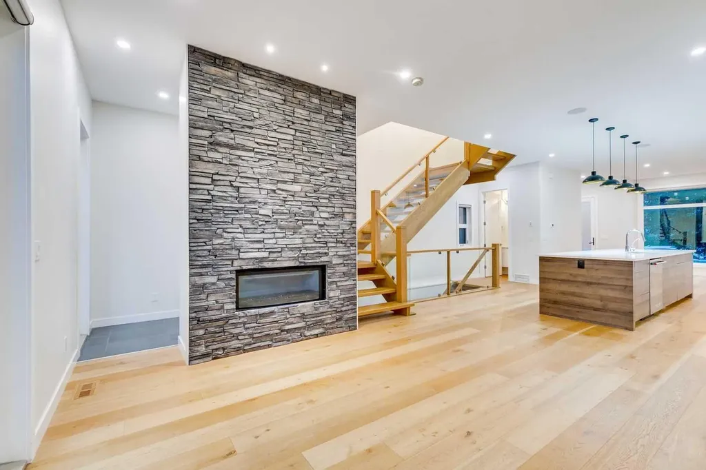 2039 44 Avenue SW Calgary AB T2T 2N9