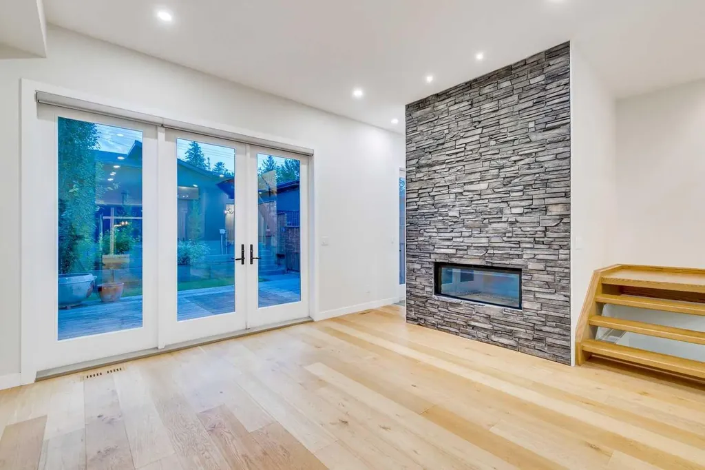 2039 44 Avenue SW Calgary AB T2T 2N9