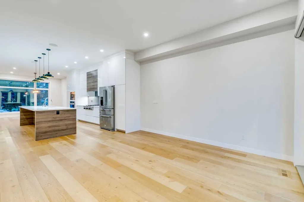 2039 44 Avenue SW Calgary AB T2T 2N9