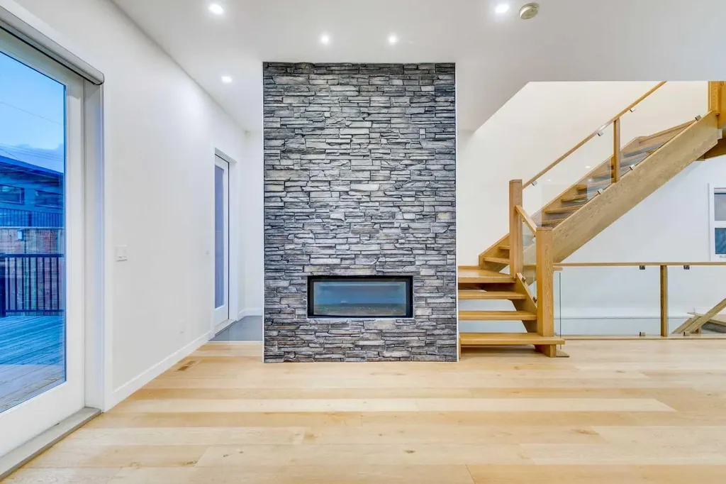 2039 44 Avenue SW Calgary AB T2T 2N9
