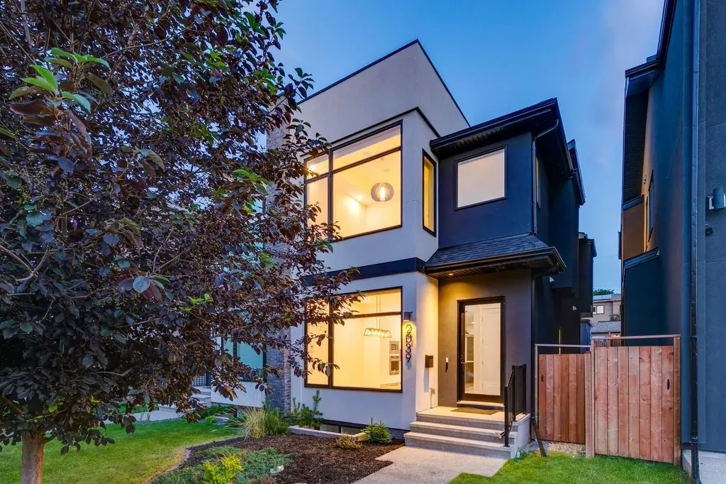 2039 44 Avenue SW Calgary AB T2T 2N9
