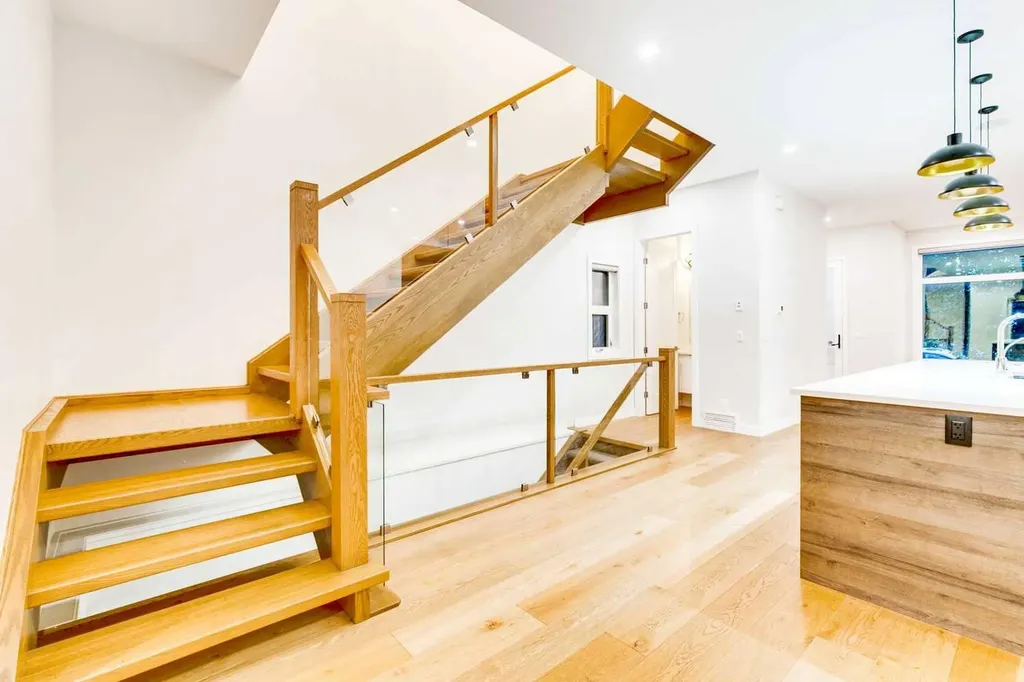2039 44 Avenue SW Calgary AB T2T 2N9