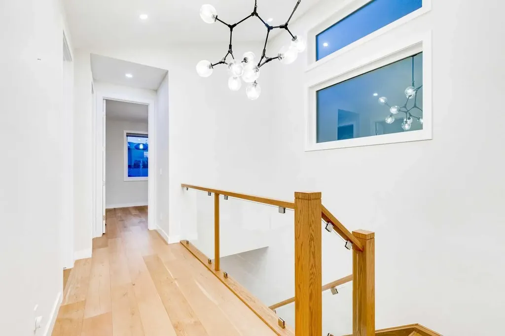 2039 44 Avenue SW Calgary AB T2T 2N9