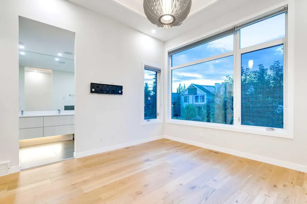2039 44 Avenue SW Calgary AB T2T 2N9