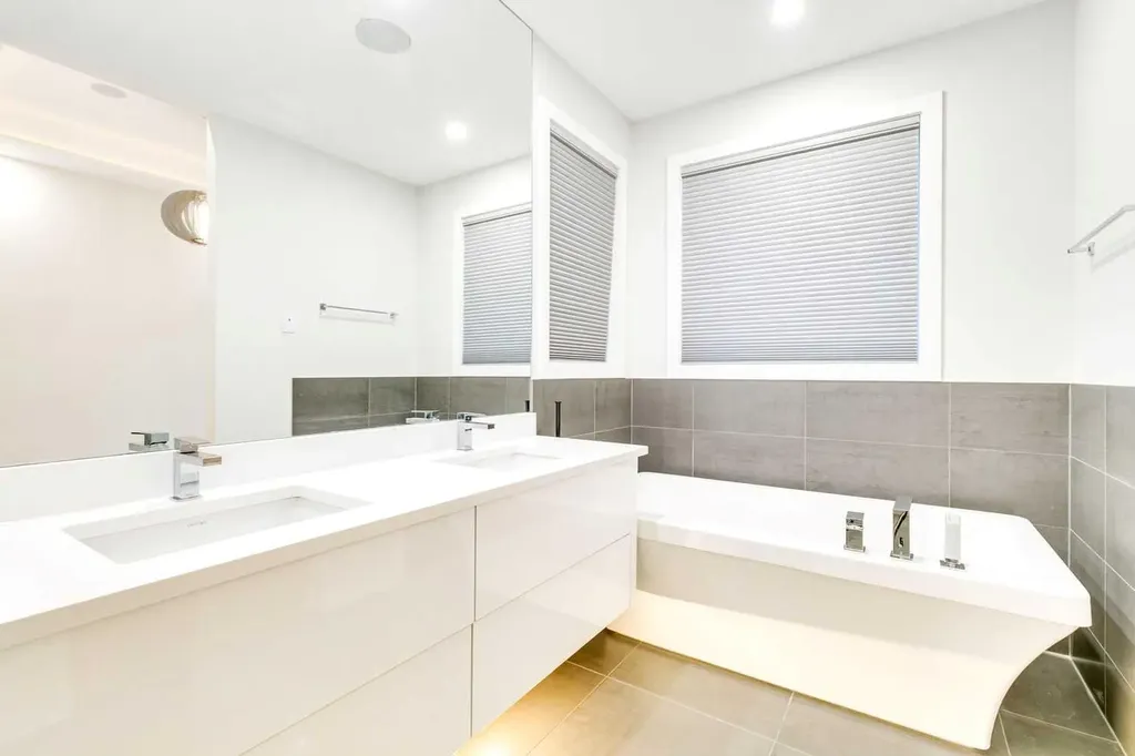 2039 44 Avenue SW Calgary AB T2T 2N9
