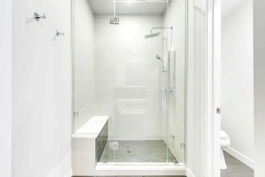 2039 44 Avenue SW Calgary AB T2T 2N9