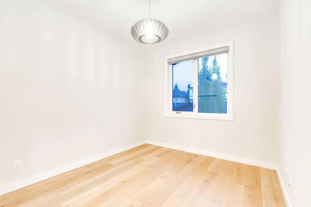 2039 44 Avenue SW Calgary AB T2T 2N9