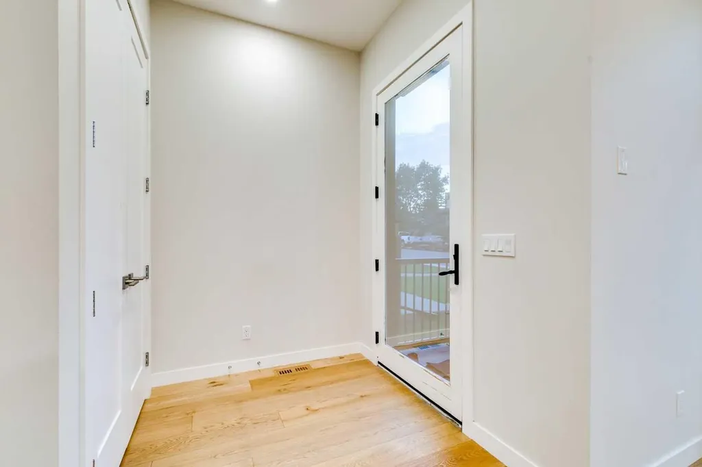 2039 44 Avenue SW Calgary AB T2T 2N9