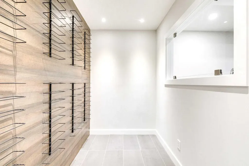 2039 44 Avenue SW Calgary AB T2T 2N9