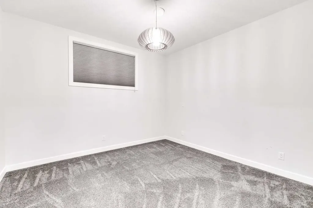 2039 44 Avenue SW Calgary AB T2T 2N9