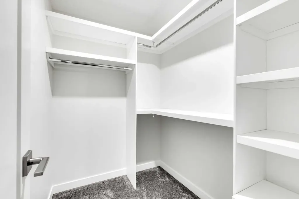 2039 44 Avenue SW Calgary AB T2T 2N9