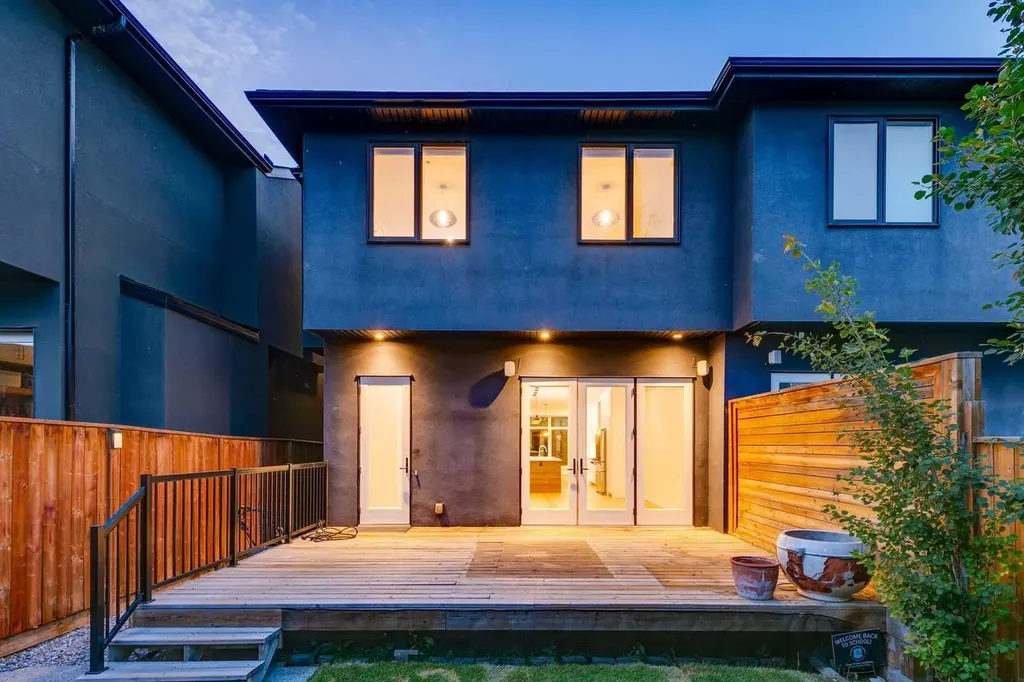 2039 44 Avenue SW Calgary AB T2T 2N9