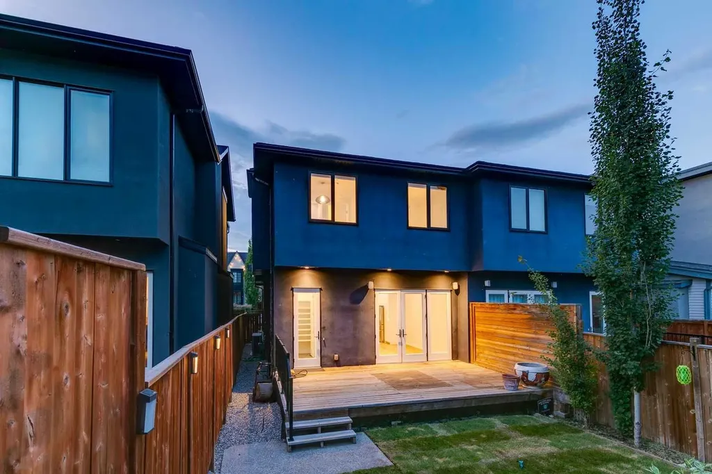 2039 44 Avenue SW Calgary AB T2T 2N9