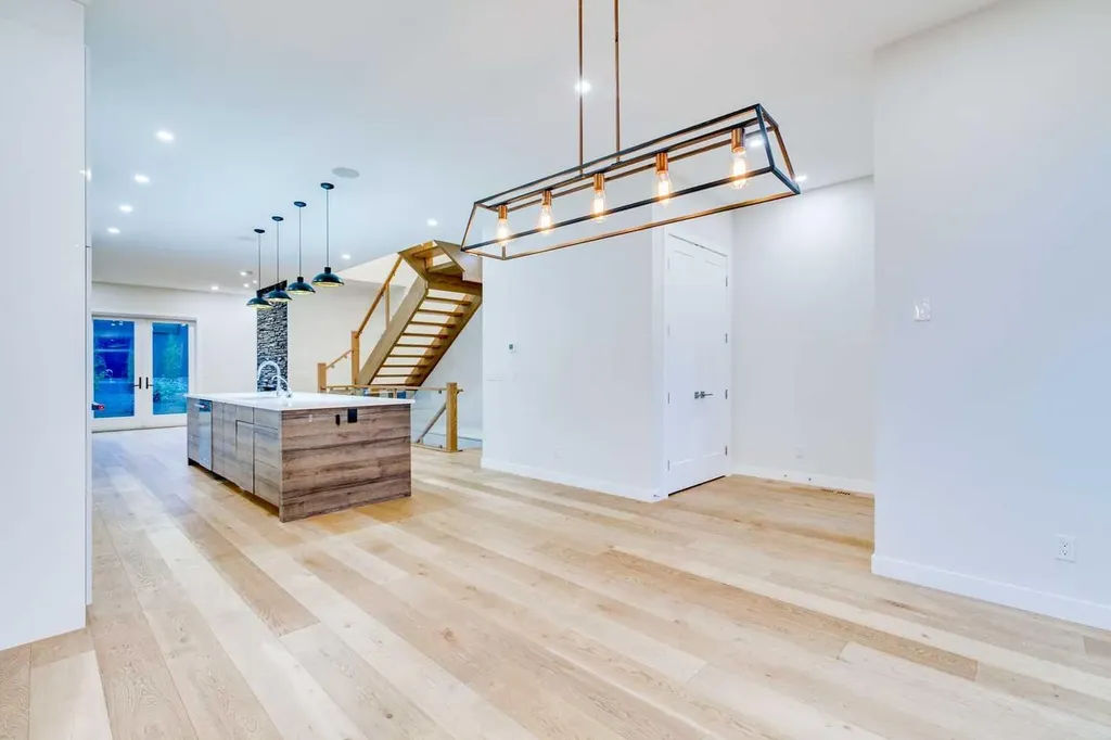 2039 44 Avenue SW Calgary AB T2T 2N9
